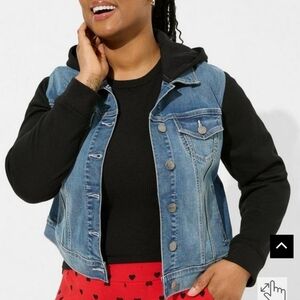 🆕️💙TORRID DENIM HOODED KNIT SLEEVE TRUCKER JACKET💙